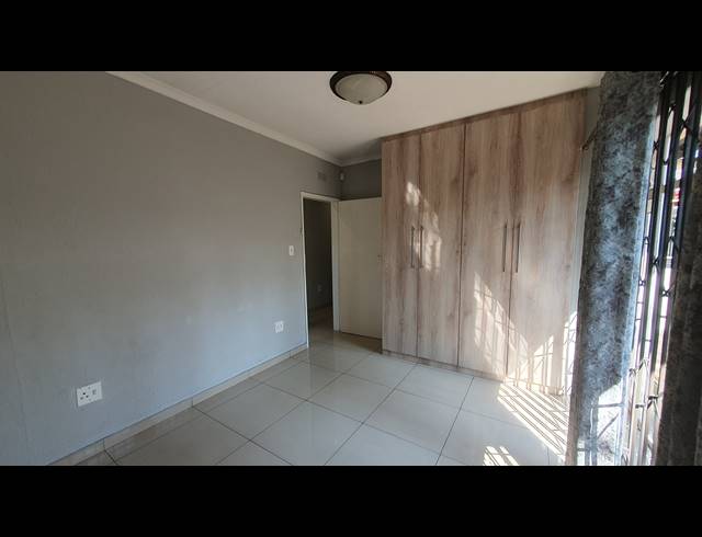 3 BEDROOM FREEHOLD FOR SALE IN BRACKENDOWNS